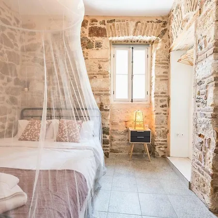 Stone House Under Acropolis Atina