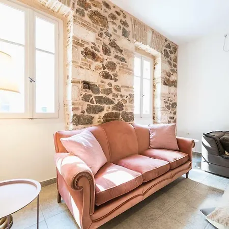 Stone House Under Acropolis Daire